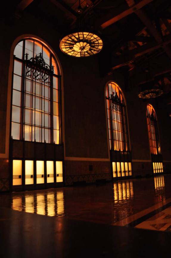 O pomposo interior da Union Station, no centro de Los Angeles, na Califórnia - Estados Unidos